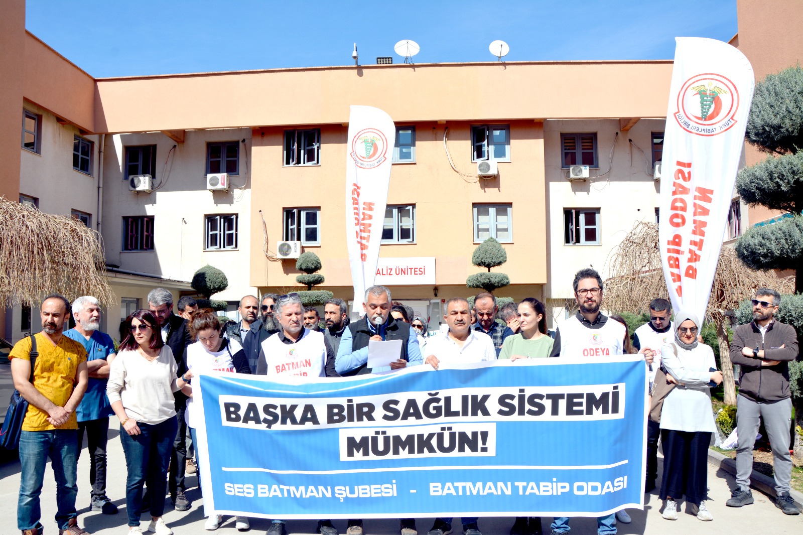 Sağlıkçılar taleplerini dile getirdi