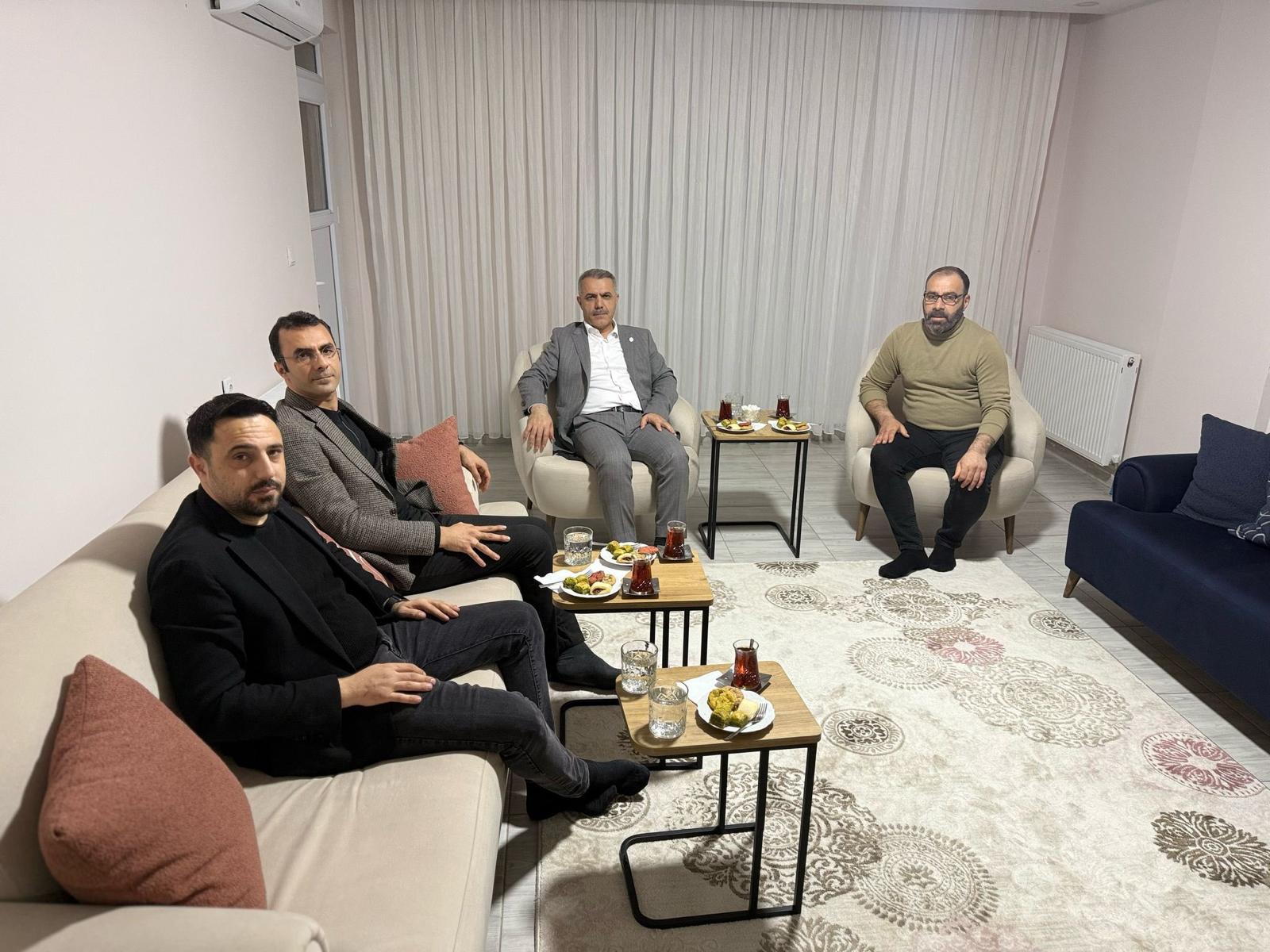 Sosyal medya daveti karşılık buldu