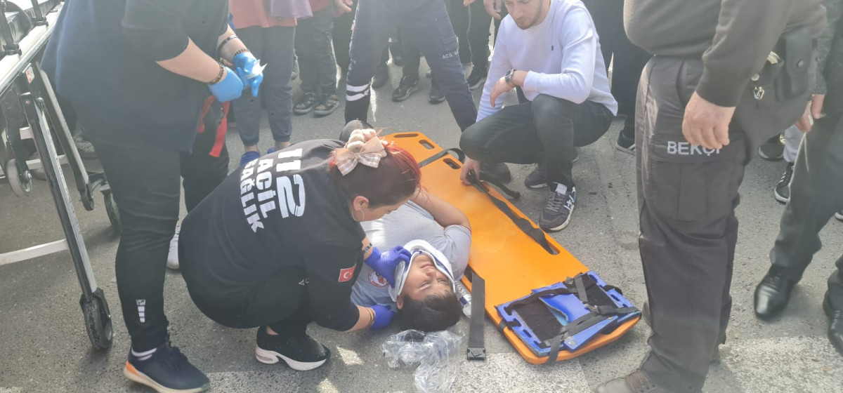 Batman’da kontrolden çıkan otomobil öğrencilere çarptı