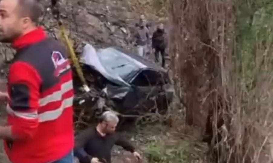 Batman-Kozluk yolunda araç uçuruma yuvarlandı