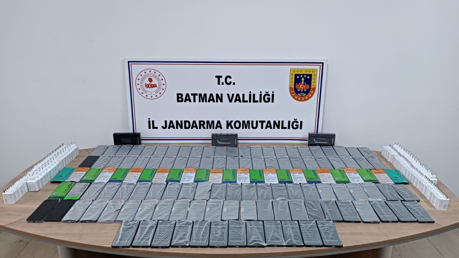 Batman’da çok sayıda kaçak telefon ele geçirildi