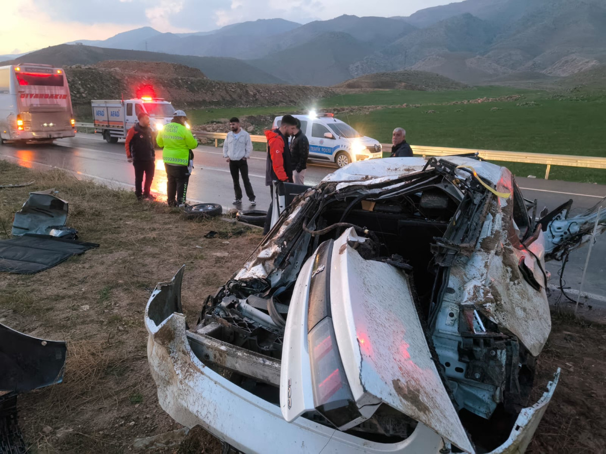 Batman’da takla atan otomobil hurdaya döndü, 3 kişi yaralandı