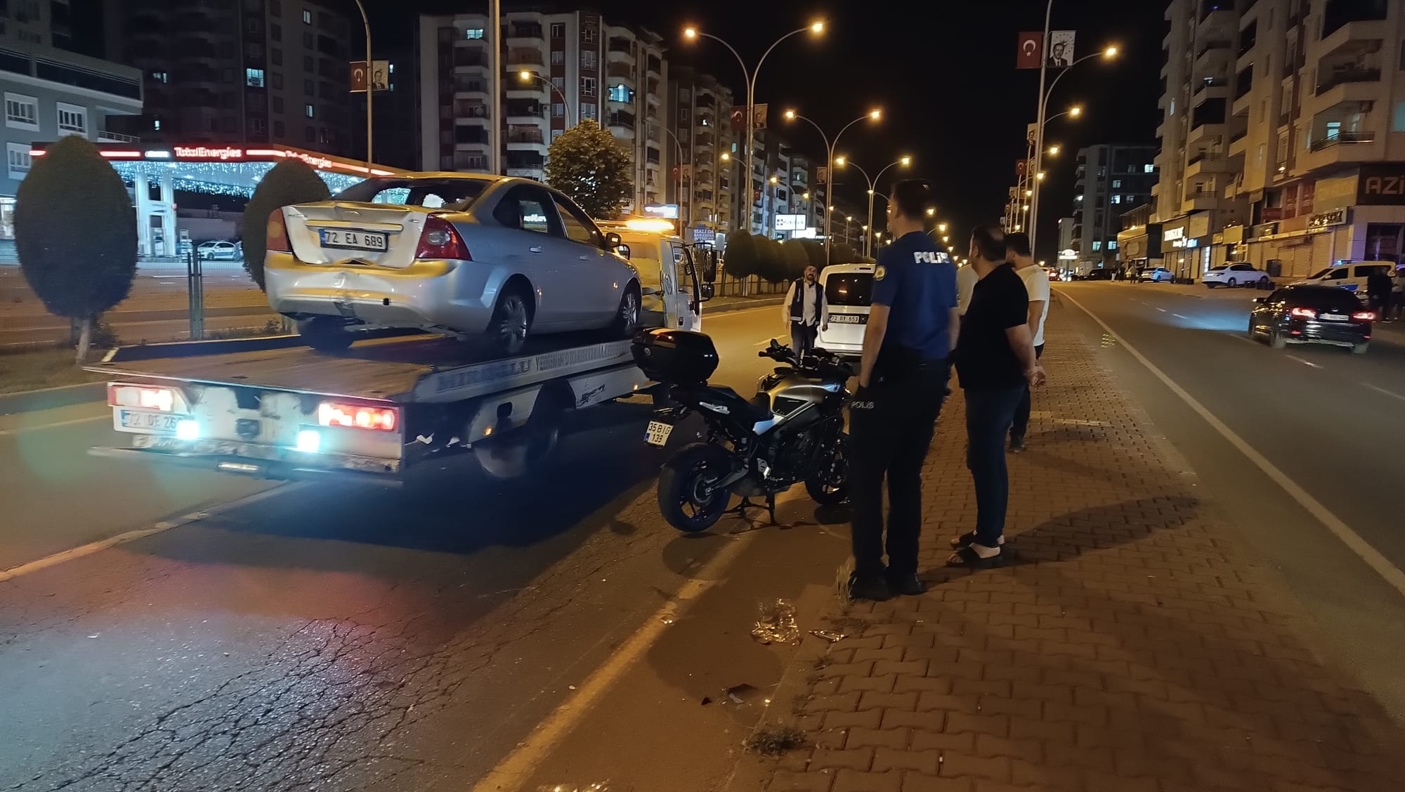 Batman’da polis memuru ve eşi motosiklet kazası geçirdi