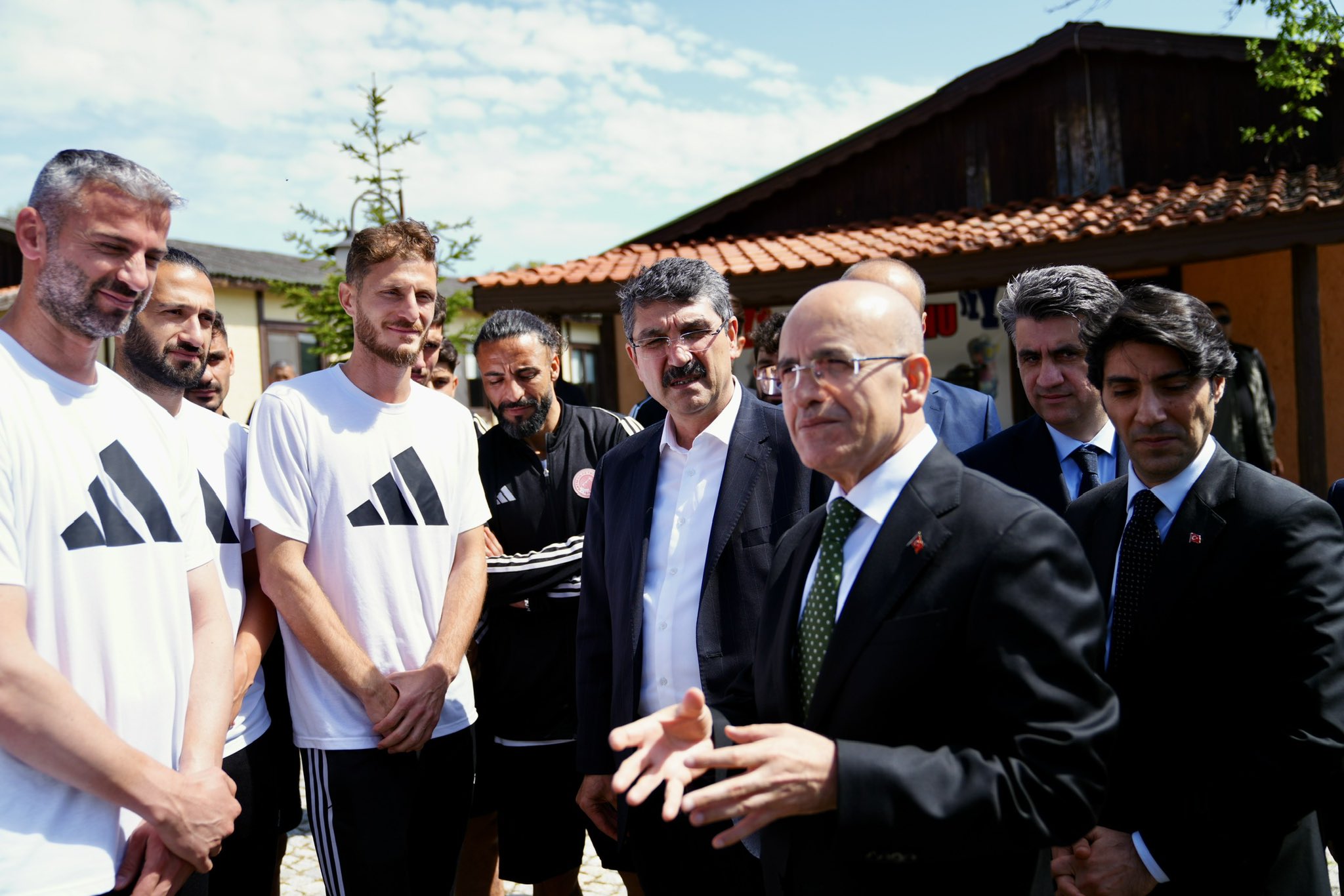 Bakan Şimşek’ten Petrolspor’a ziyaret