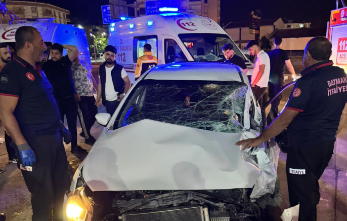 Batman’da otomobil ile Tır çarpıştı