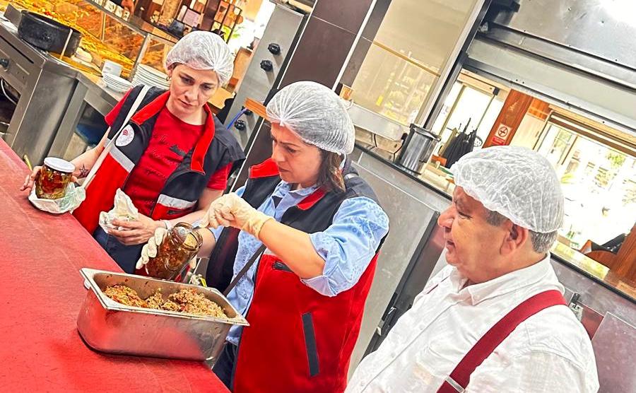 Gıda güvenliği için yemek numuneleri alındı