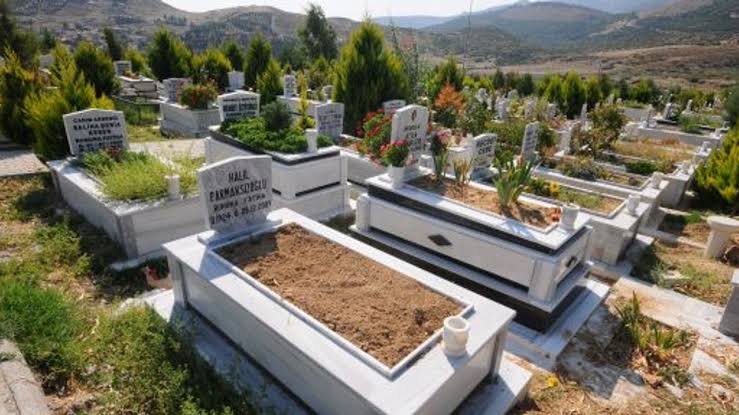 27 yaşındaki gençten annesinin mezarında korkunç olay!