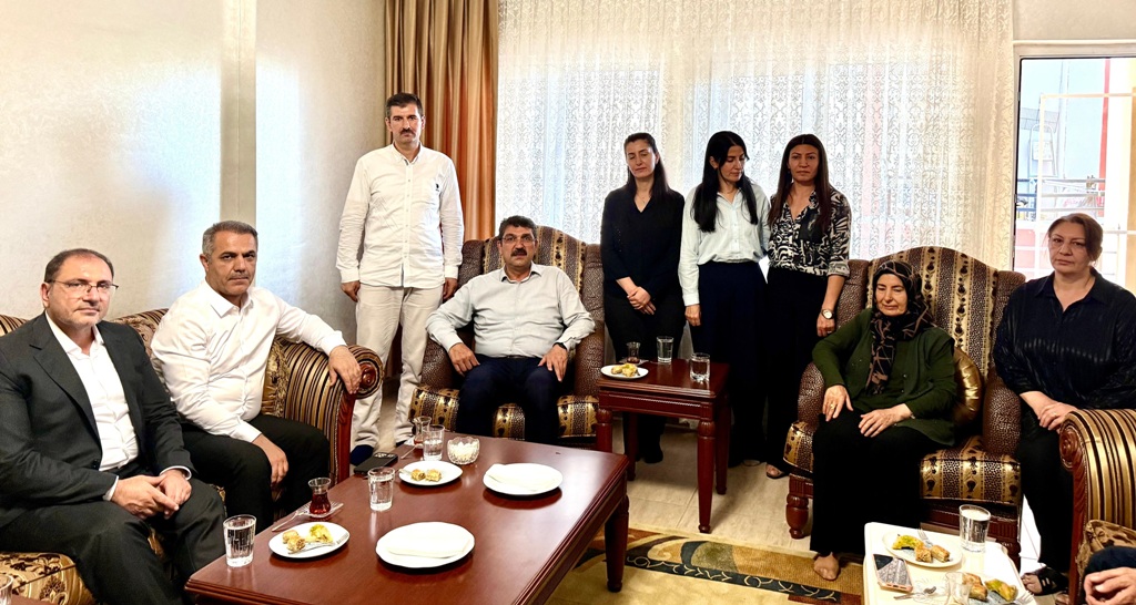Batman’da AK Parti’den DEM Partiye taziye ziyareti