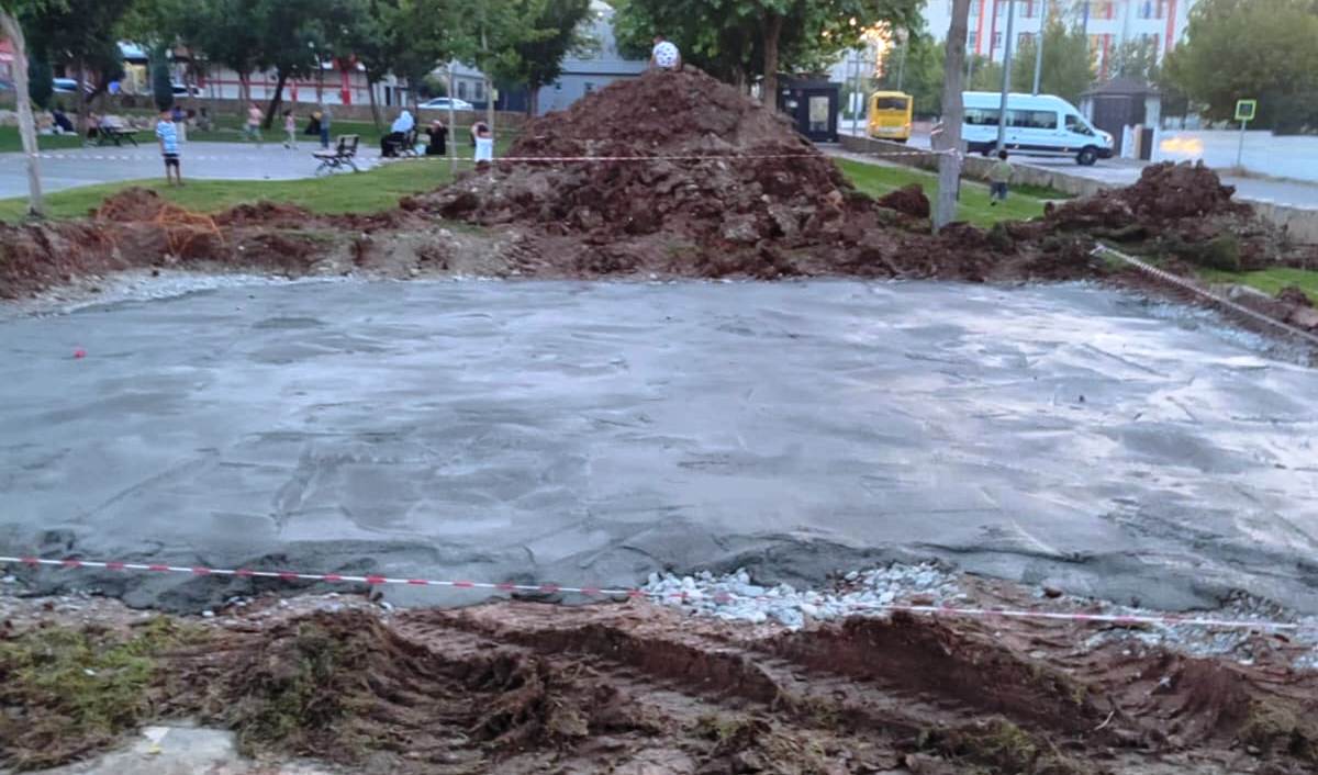 Şerzan Kurt Parkı betonlaşıyor