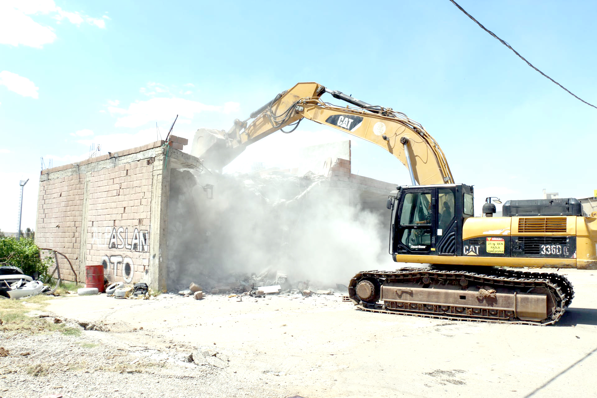 Batman Belediyesi o binayı yıktı