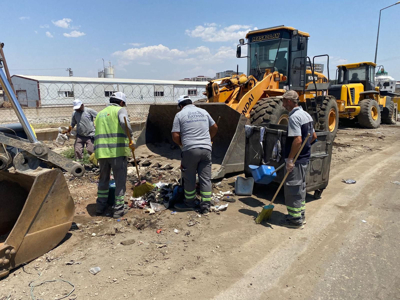 Oto Sanayi Sitelerinde genel temizlik çalışması