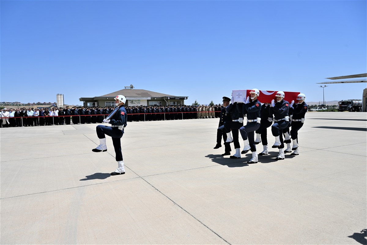 Batman’da şehitler gözyaşlarıyla memleketlerine uğurlandı