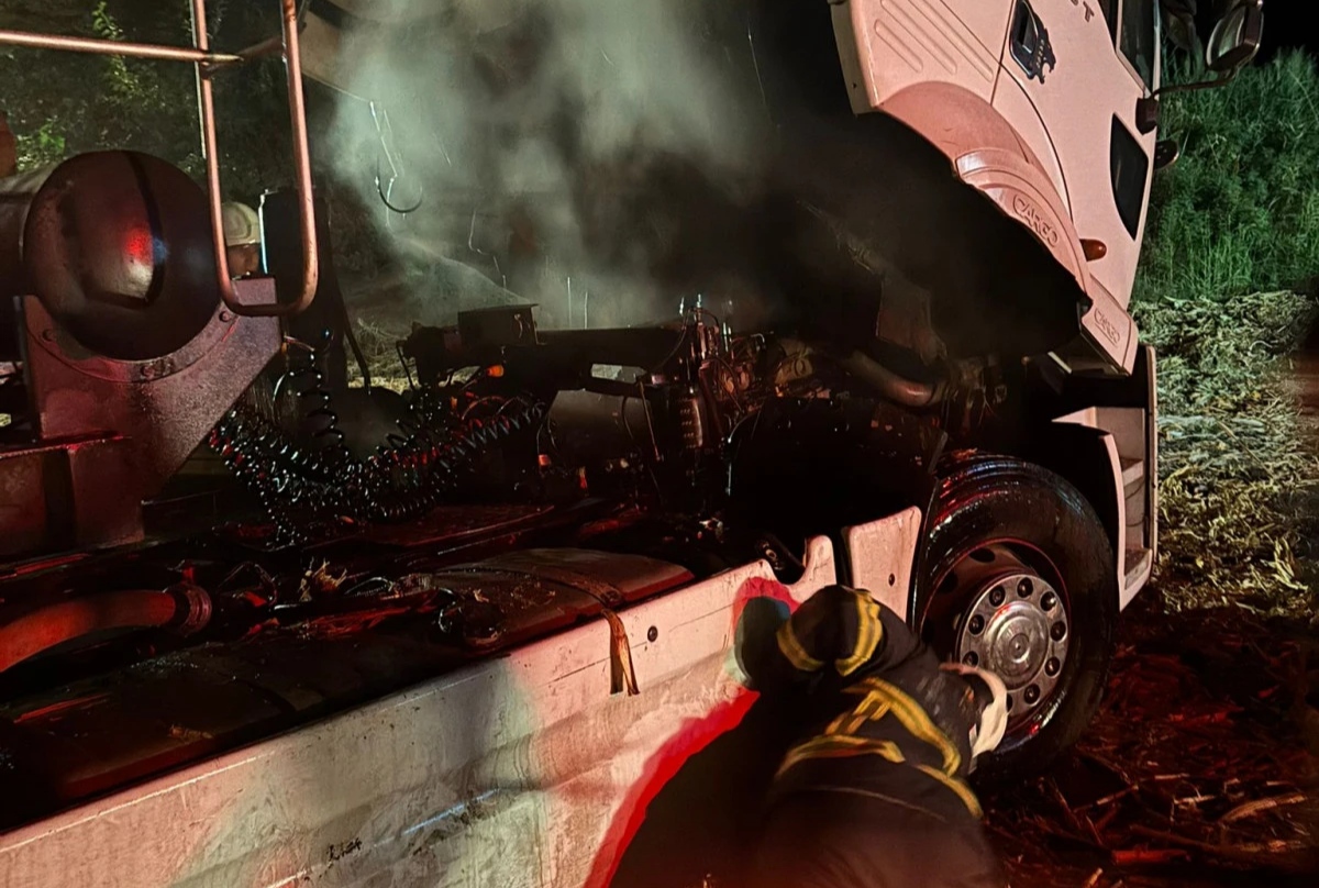 Batman’da Park Halindeki TIR’da Yangın Çıktı