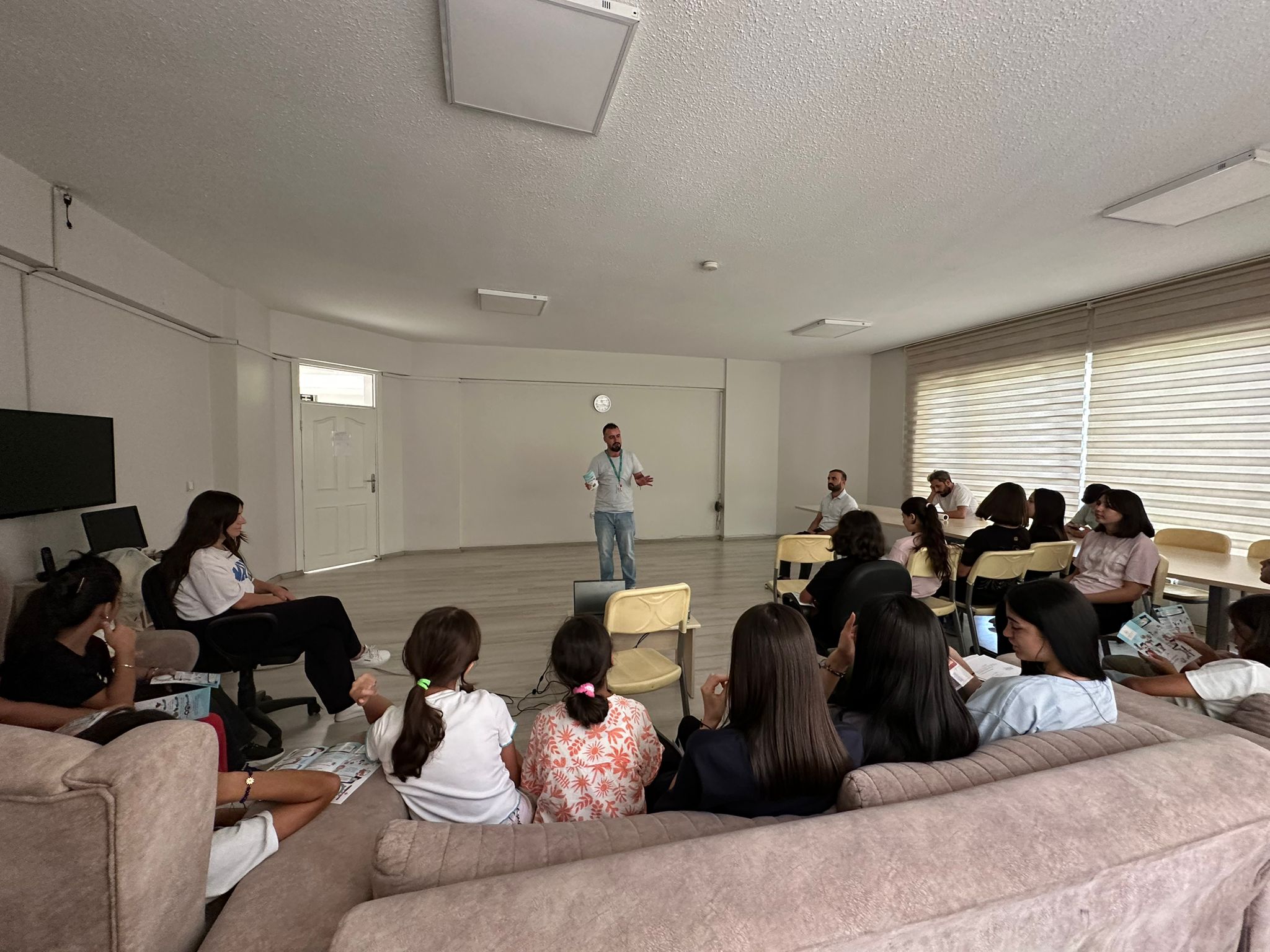 Çocuklara Akran Zorbalığı ve Sağlıklı Beslenme Eğitimi