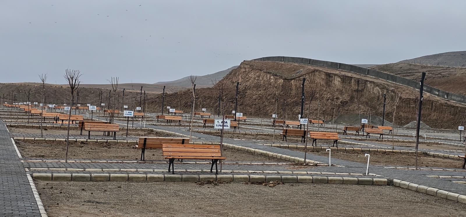 Aile mezarlığında ilk defin işlemleri başladı