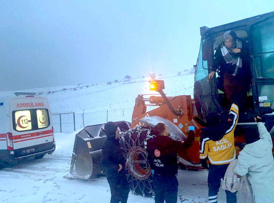 Hasankeyf’te hamile kadın için kar seferberliği