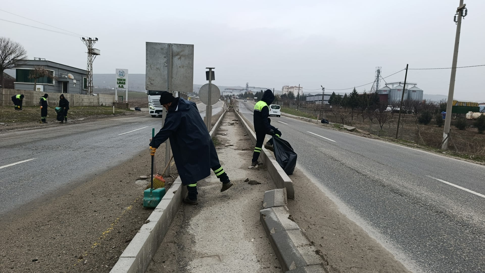 Batman’da çevreyollarından 190 ton atık toplandı
