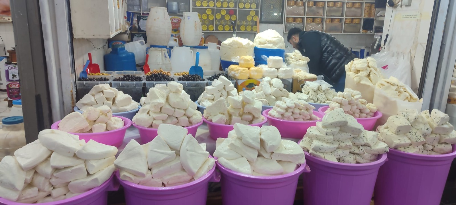 Elma Sokağı’nda kahvaltılık ürünlere yoğun talep