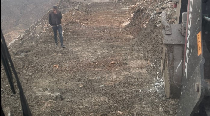 Sason’da kapanan grup köy yolu ulaşıma açıldı