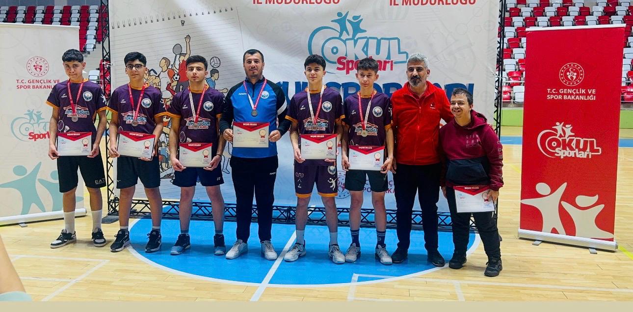 Batman Badminton’da Bölge Şampiyonu Veysel Karani