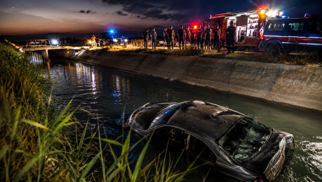 Devrilen otomobilde 3 kardeş hayatını kaybetti