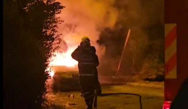 Batman’da park halindeki araç alev alev yandı!