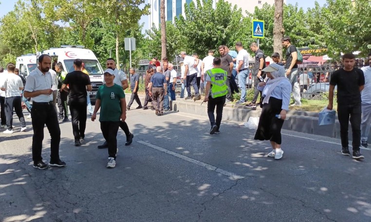 Batman’da otomobil yayaya çarptı!