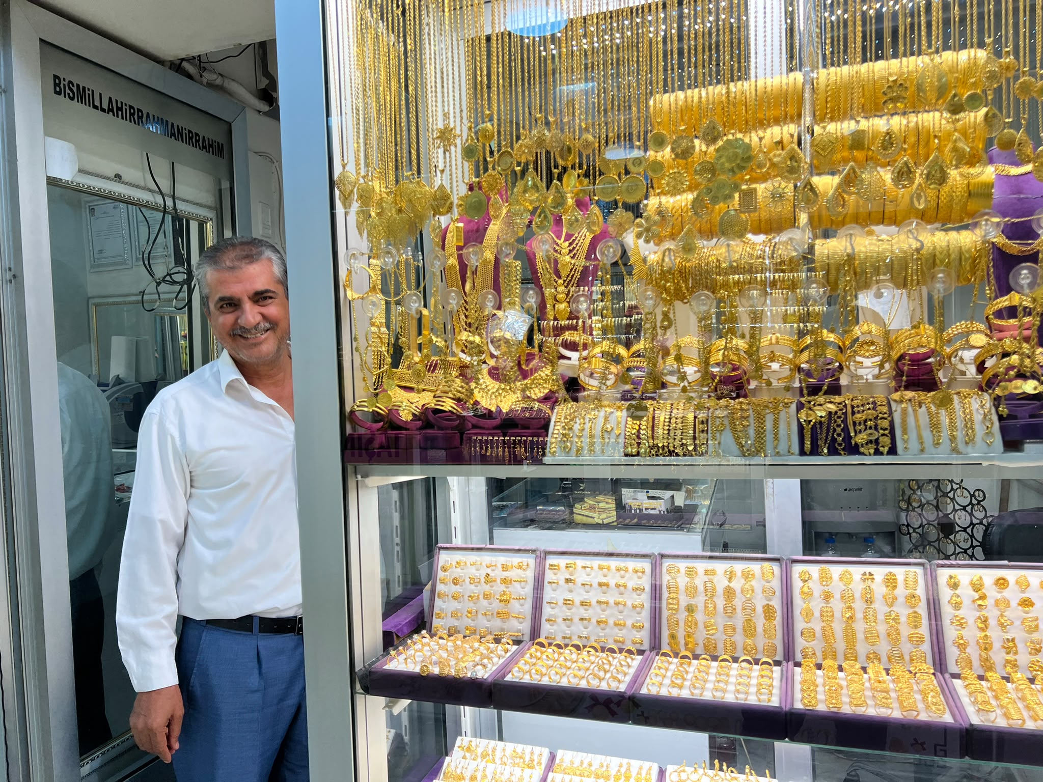 Altın fiyatları rekor seviyelere yaklaştı!