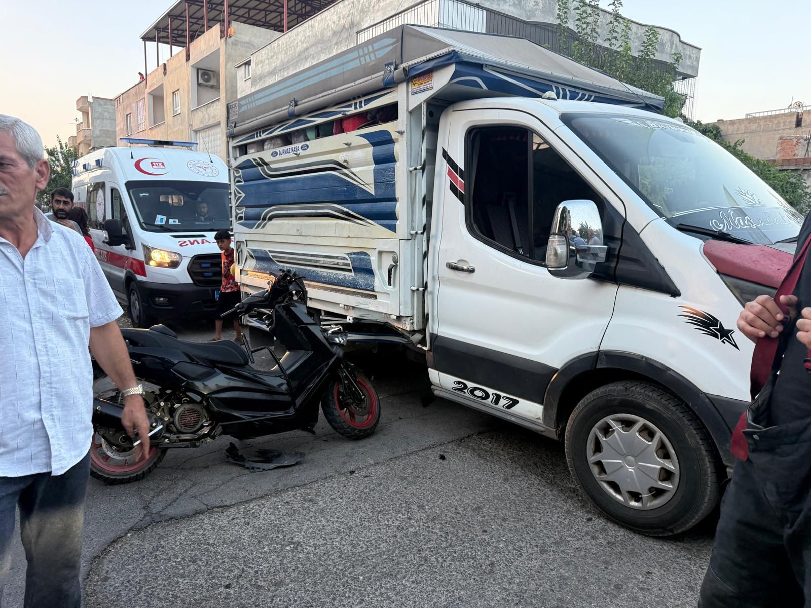 Batman’da kamyonet ile motosiklet çarpıştı